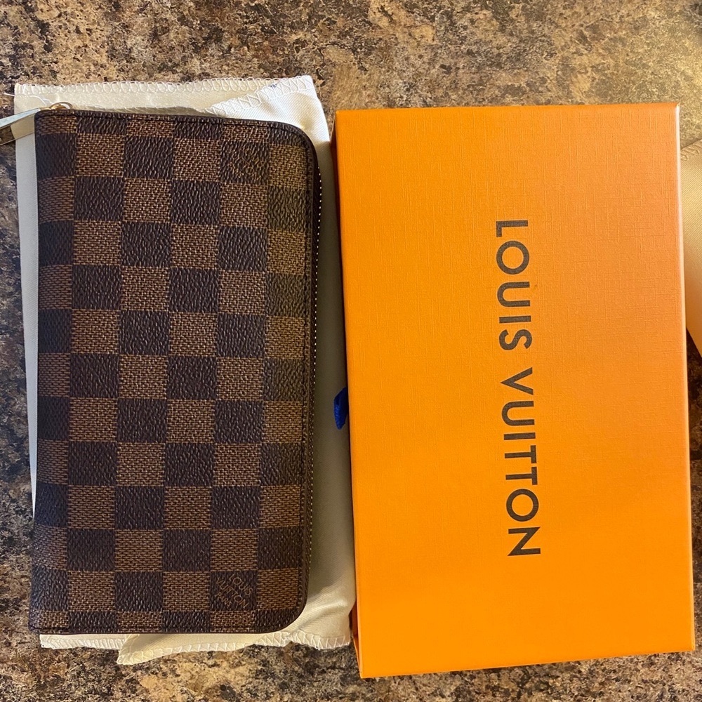 Louis Vuitton Zippy Wallet